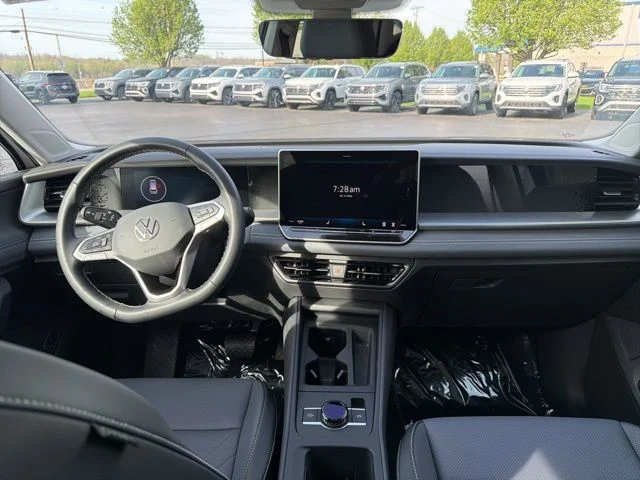 New 2026 Pure White Volkswagen 2.0T SE image 31