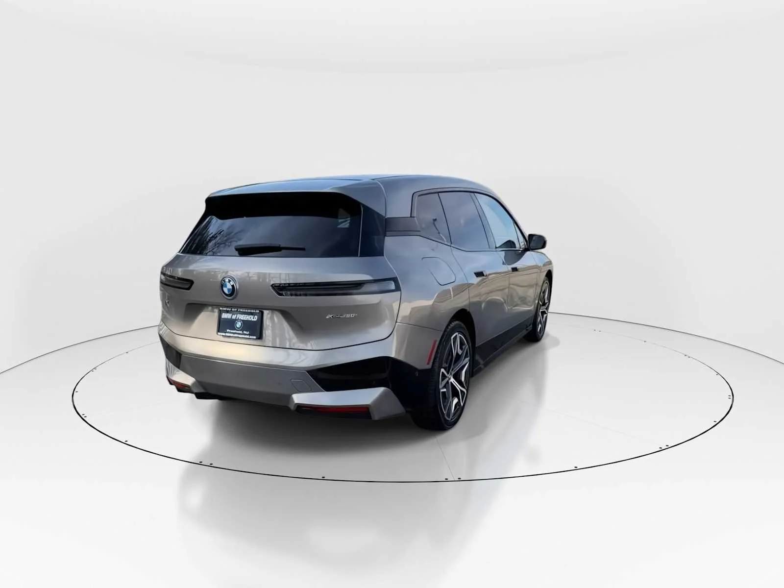 Used 2023 Oxide Grey Metallic BMW xDrive50 image 7