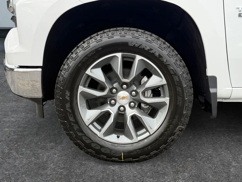 New 2026 Summit White Chevrolet LT image 9
