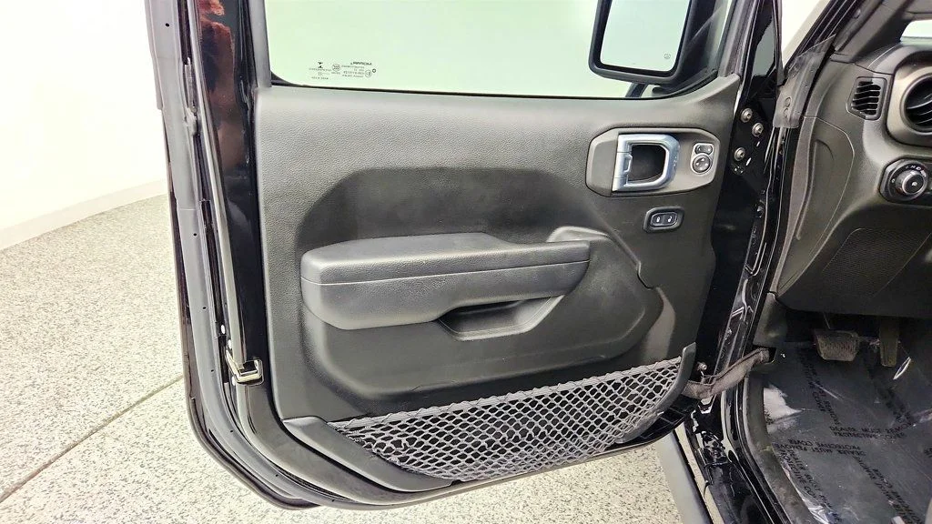 Used 2022 Black Clearcoat Jeep Unlimited Willys 4x4 w/ Sky One-Touch Top & Alpine Audio image 10