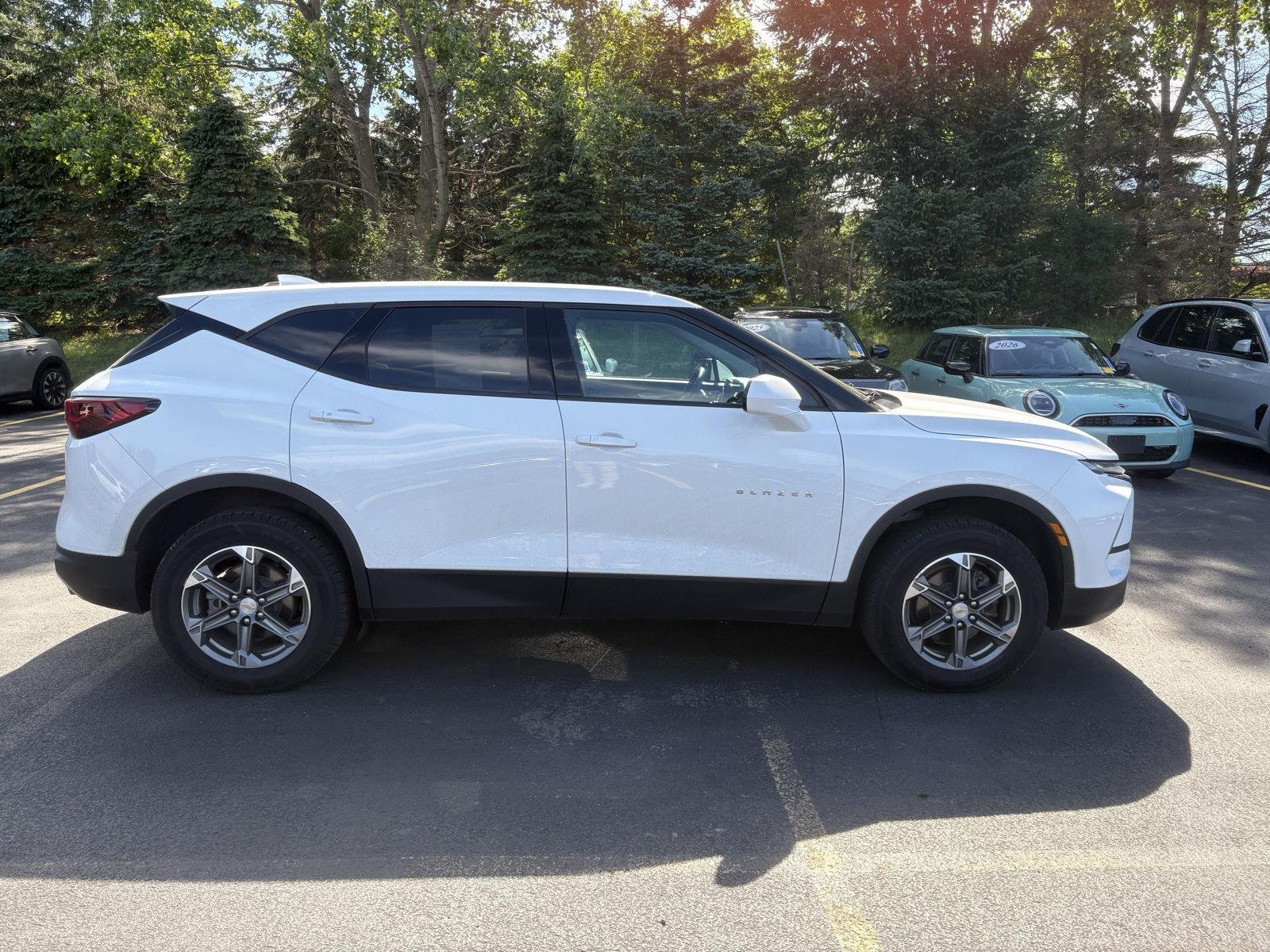 Used 2024 Summit White Chevrolet LT image 9