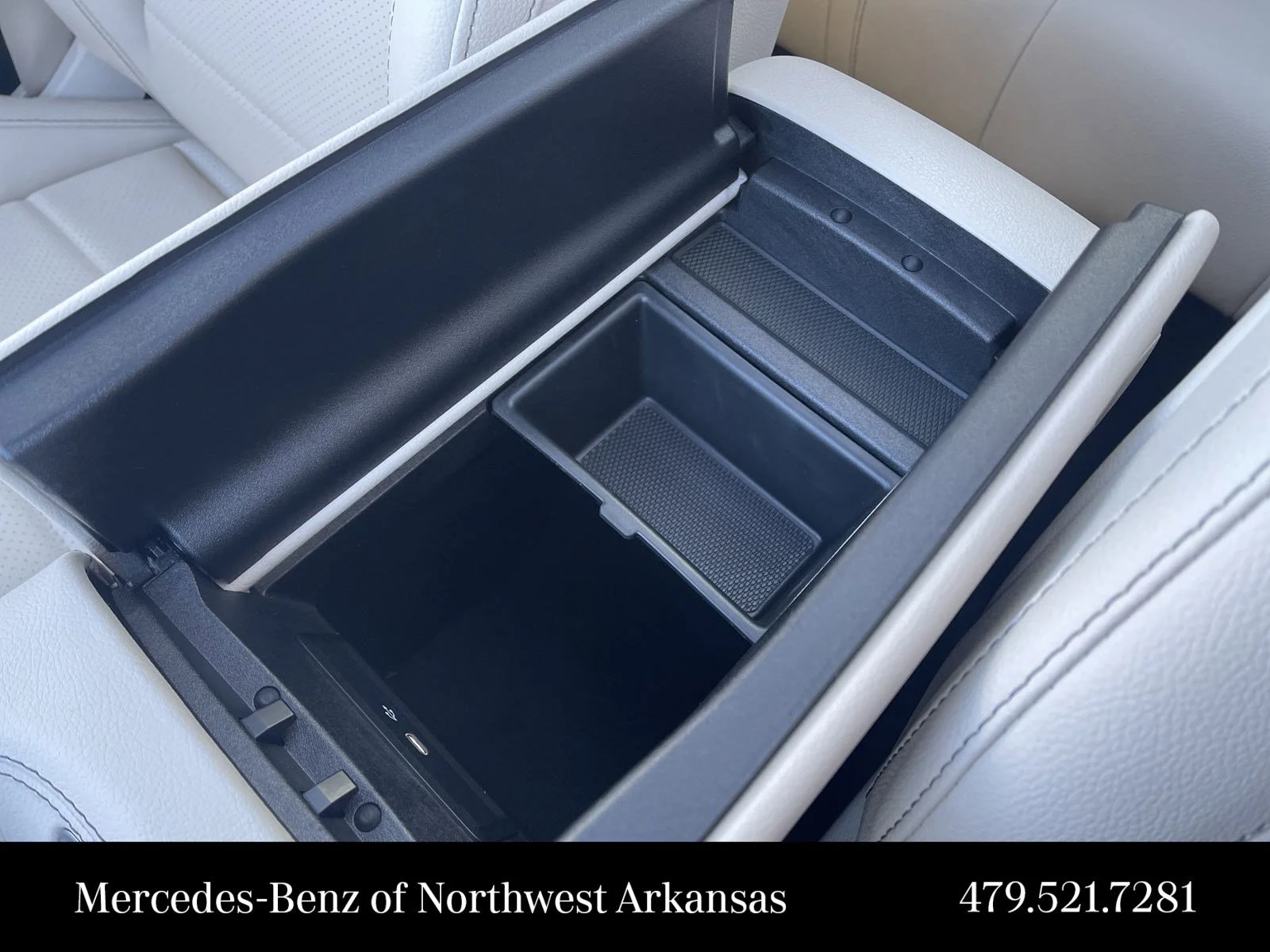 Used 2025  Mercedes-Benz  image 40