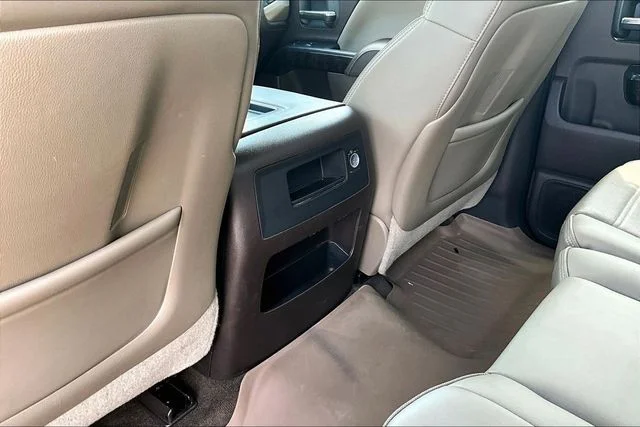 Used 2015 White GMC Denali image 34