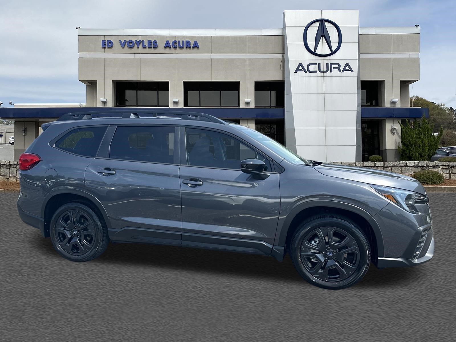 Used 2025 Magnetite Gray Metallic Subaru Onyx Edition Touring image 4
