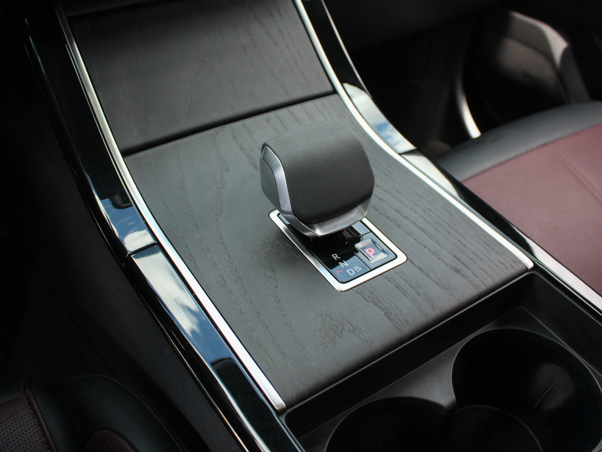 Certified Used 2024 Black Land Rover Dynamic HSE * Mild-Hybrid | 395 HP | Apple CarPlay | Massage Seats | Meridian image 33