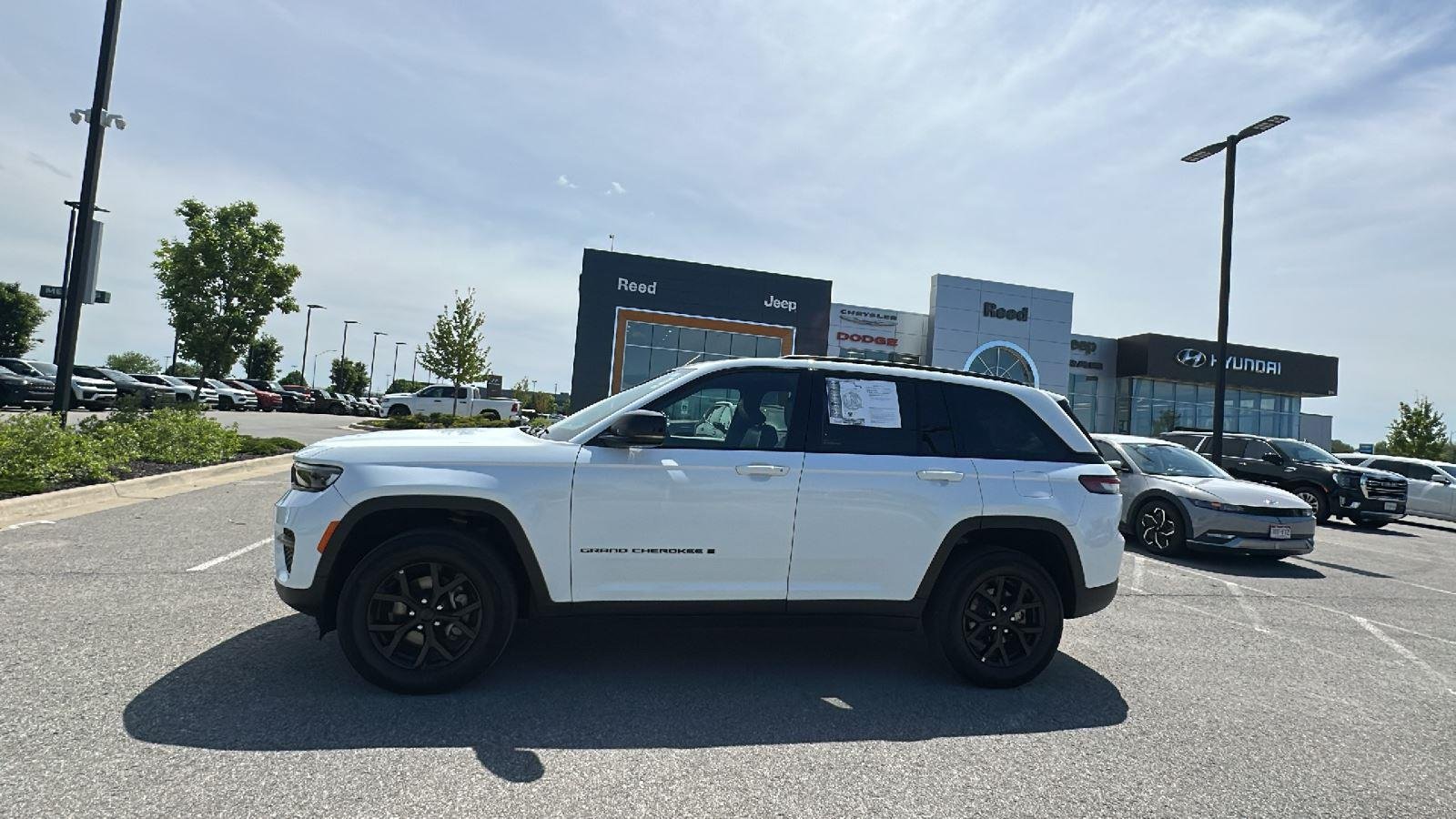 Used 2025 Jeep Grand Cherokee Altitude with VIN 1C4RJHAG9S8699129 for sale in Kansas City