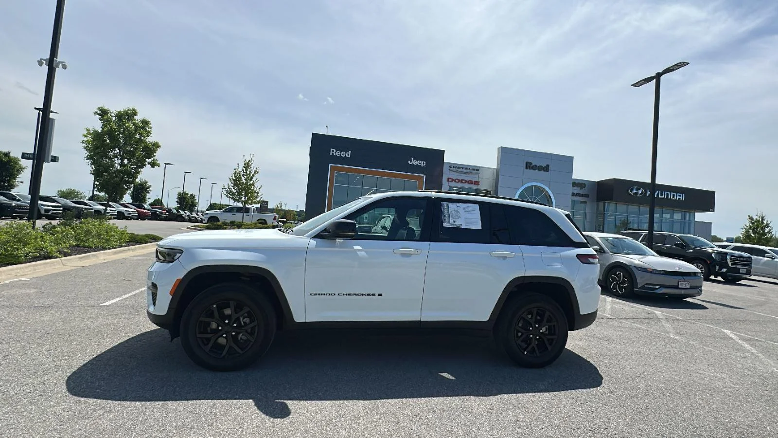 Used 2025 Jeep Grand Cherokee Altitude with VIN 1C4RJHAG9S8699129 for sale in Kansas City