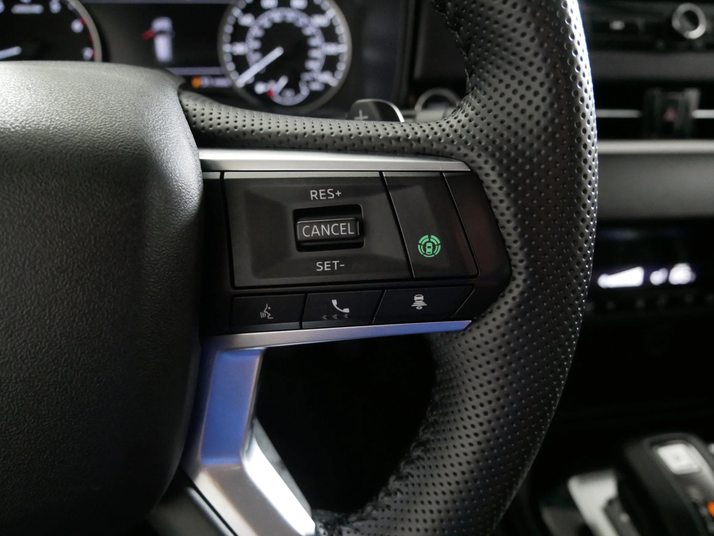 Used 2025 Labrador Black Pearl Mitsubishi SE image 29
