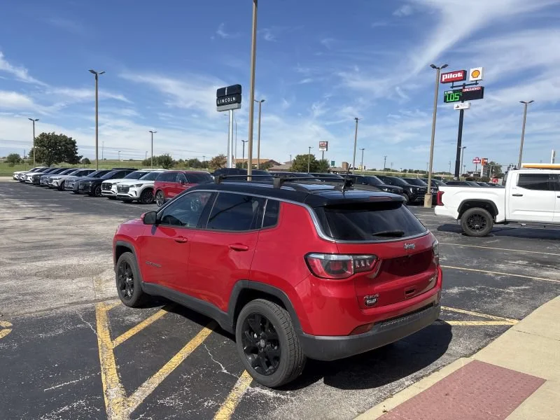 Used 2018 Redline Pearlcoat Jeep Limited image 3