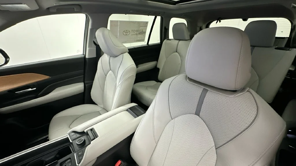 Used 2024 White Toyota Platinum image 9
