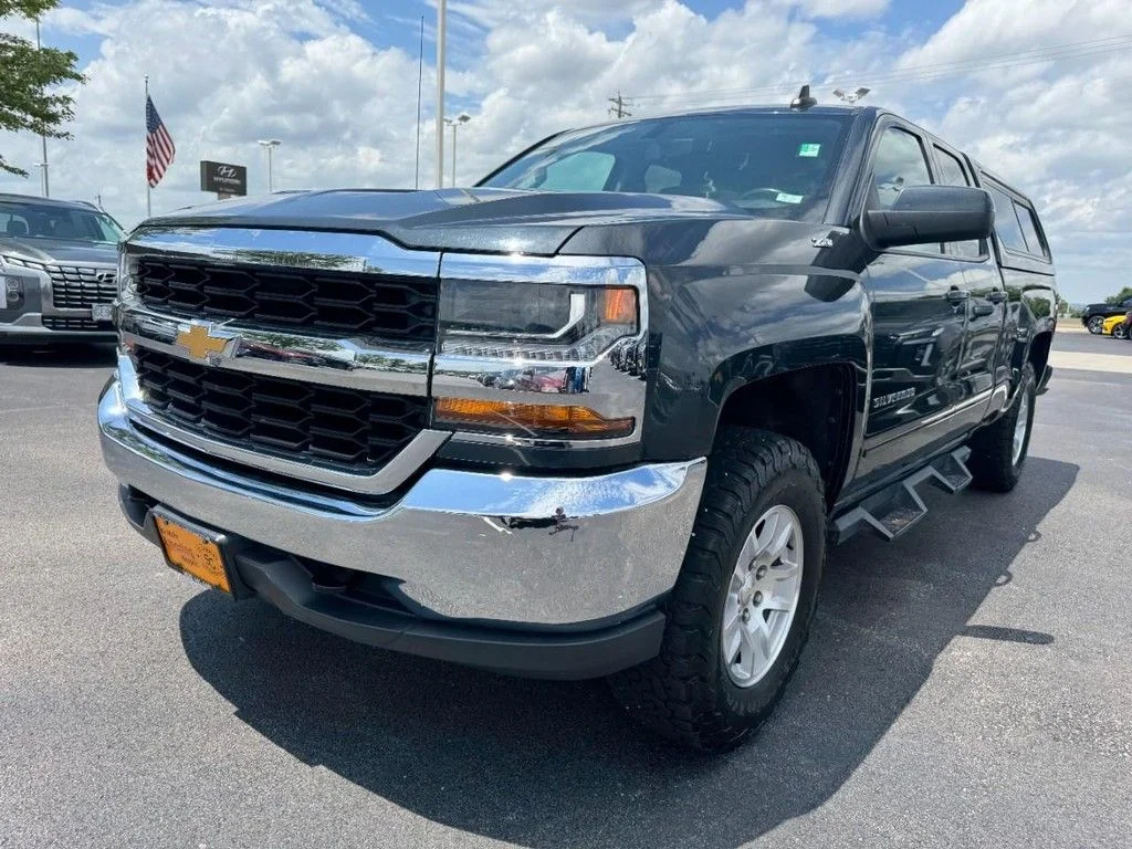 Used 2019 Gray Chevrolet LT image 8