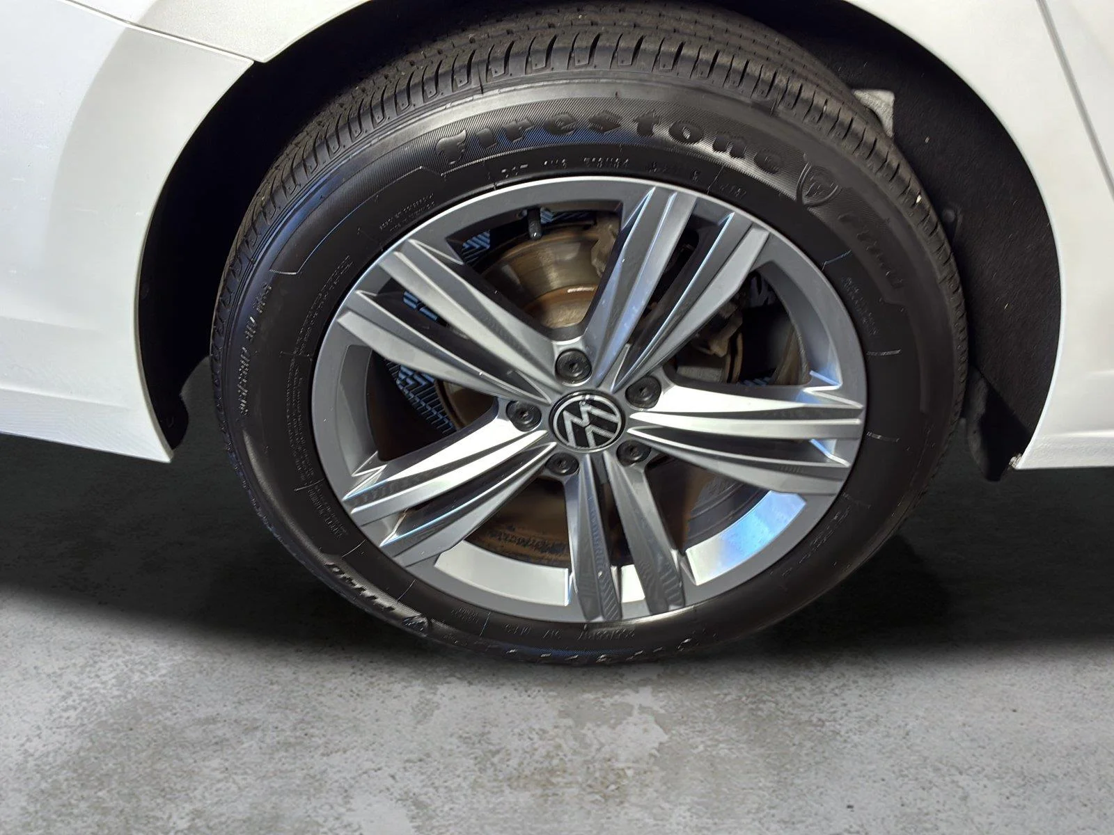 Used 2024 Opal White Pearl Volkswagen SE image 13