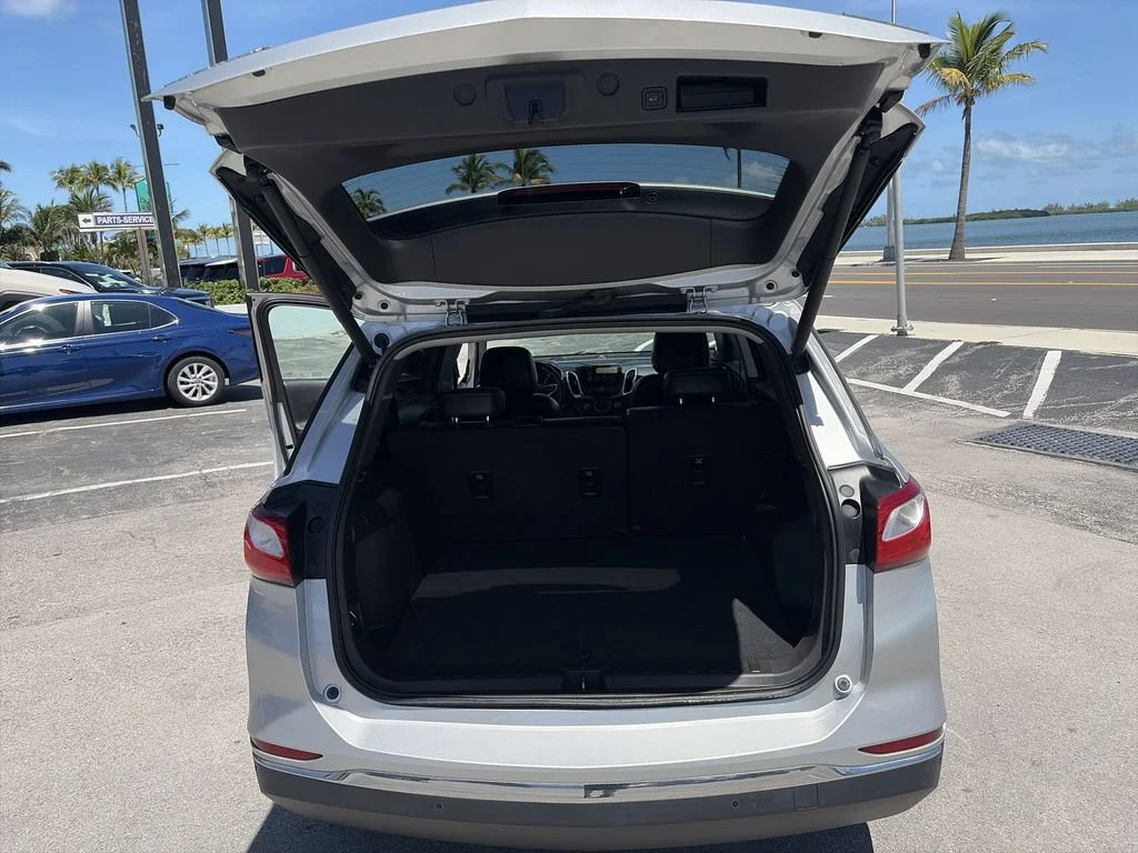Used 2018 SILVER ICE METALLIC Chevrolet Premier image 33