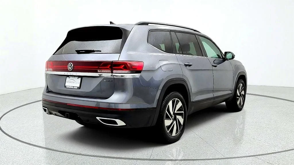 Used 2025 Platinum Gray Metallic Volkswagen 2.0T SE w/Technology 4MOTION image 5