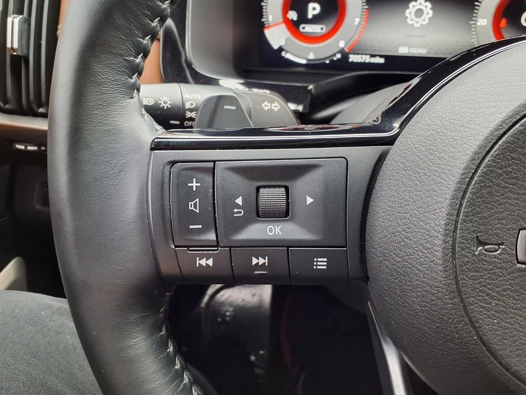 Used 2023 Gray Nissan Platinum image 13
