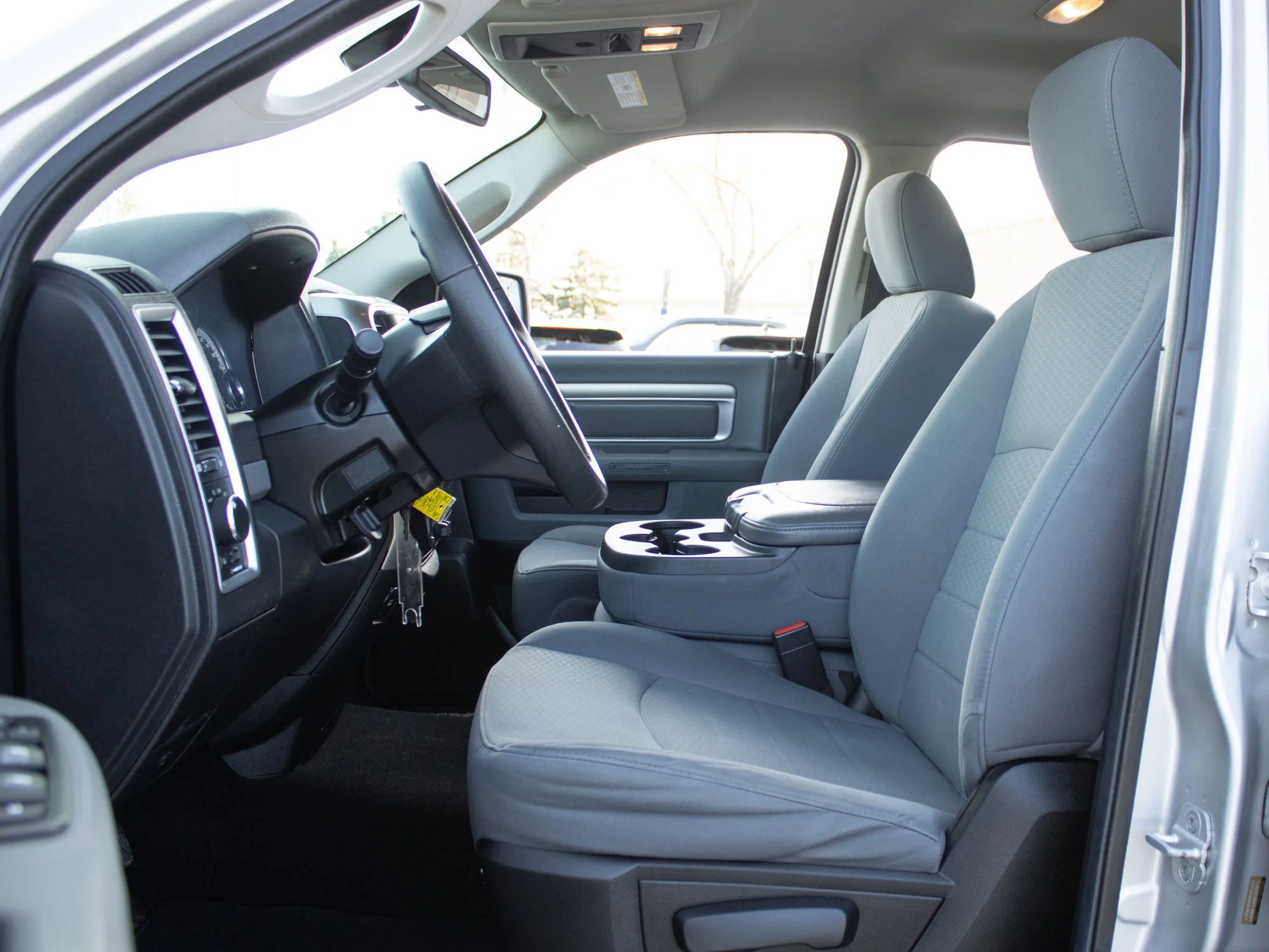 Used 2013 Silver RAM SLT* Crew Cab 4x4, 3.6L V6, Tonneau Cover, A/T Tires image 2