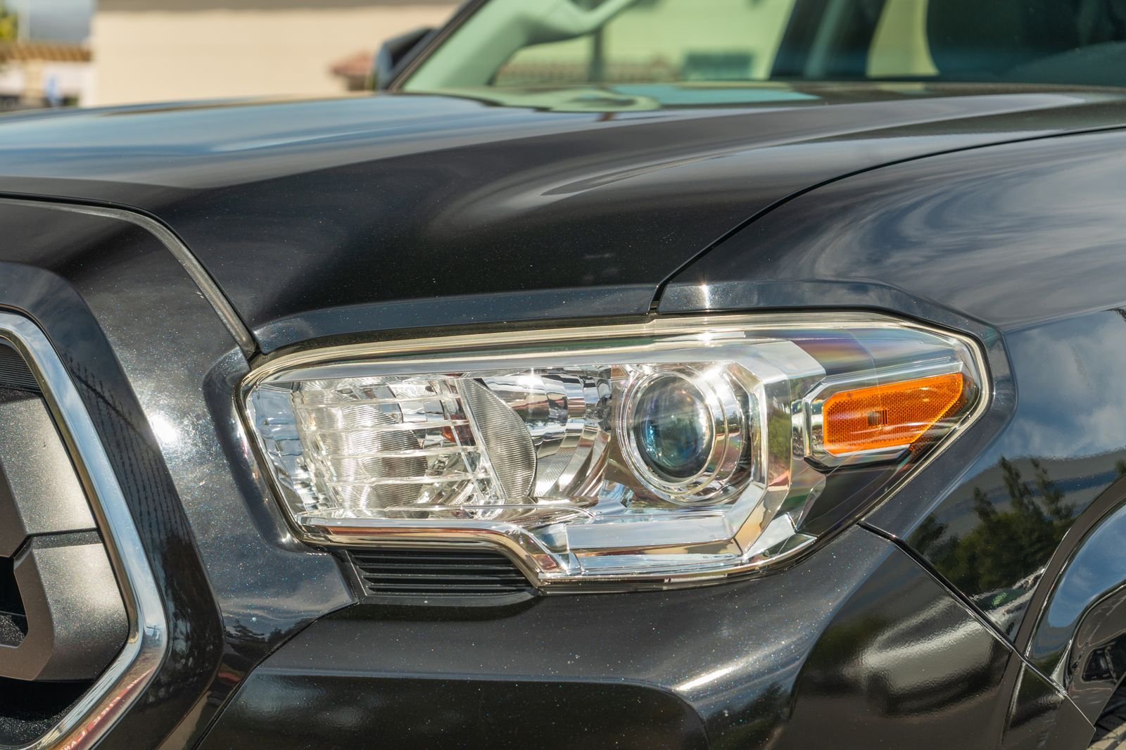 Certified Used 2020 Midnight Black Metallic Toyota SR5 image 16