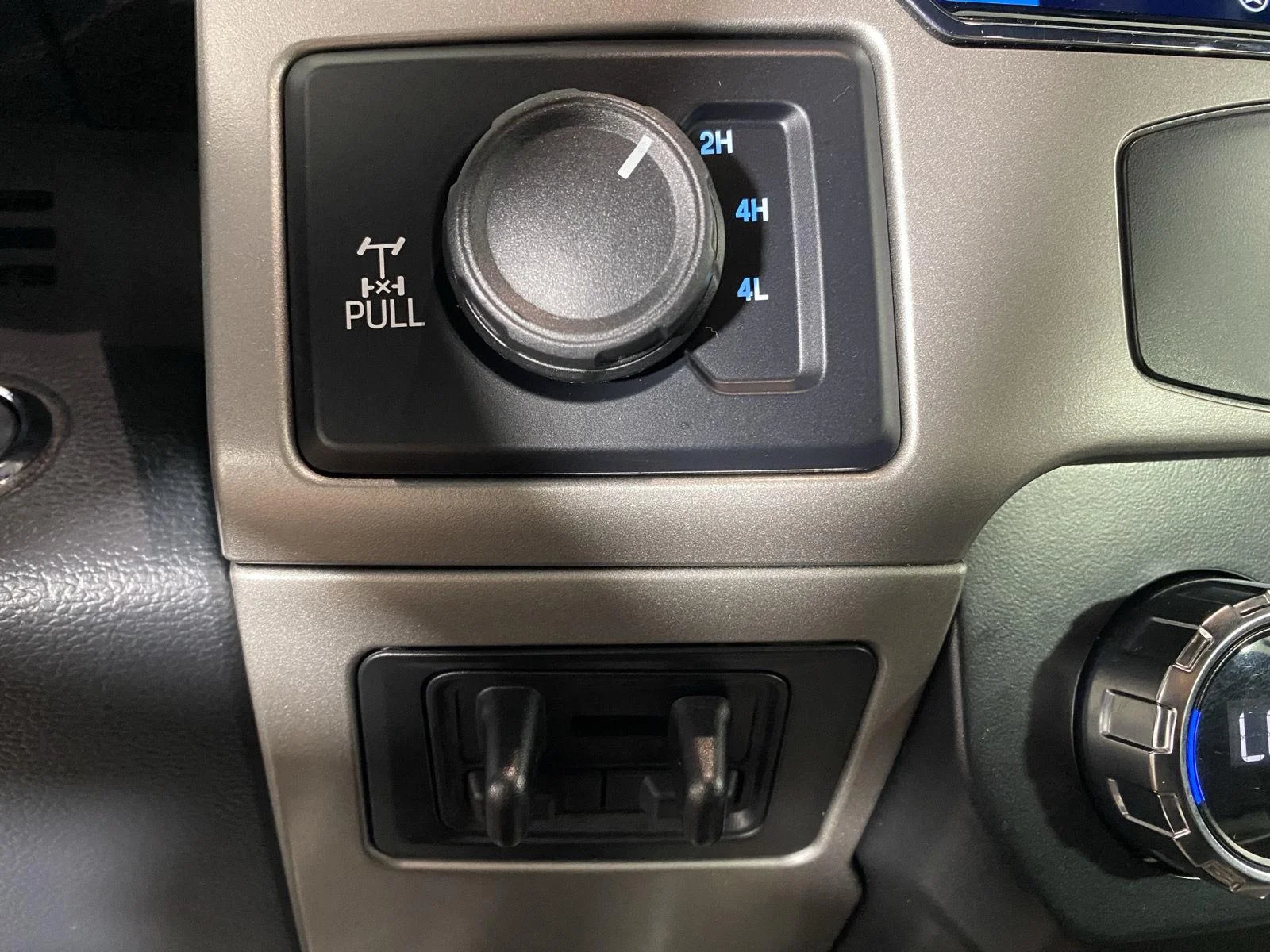 Used 2022 Agate Black Ford Lariat image 15