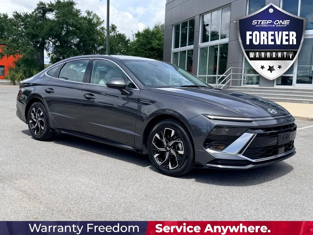 Used 2025 Gray Hyundai SEL image 8
