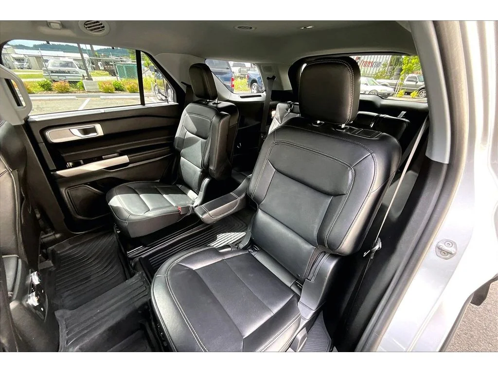 Used 2023 Iconic Silver Metallic Ford Limited image 25