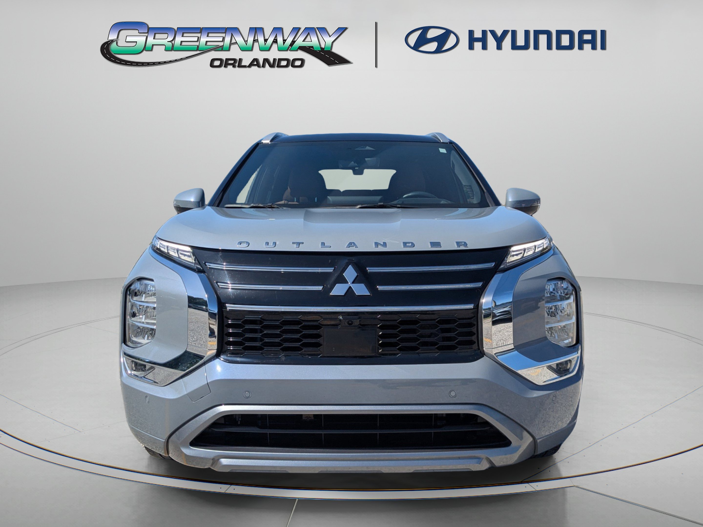 Used 2025 Moonstone Gray Metallic/Black Roof Mitsubishi SEL image 3