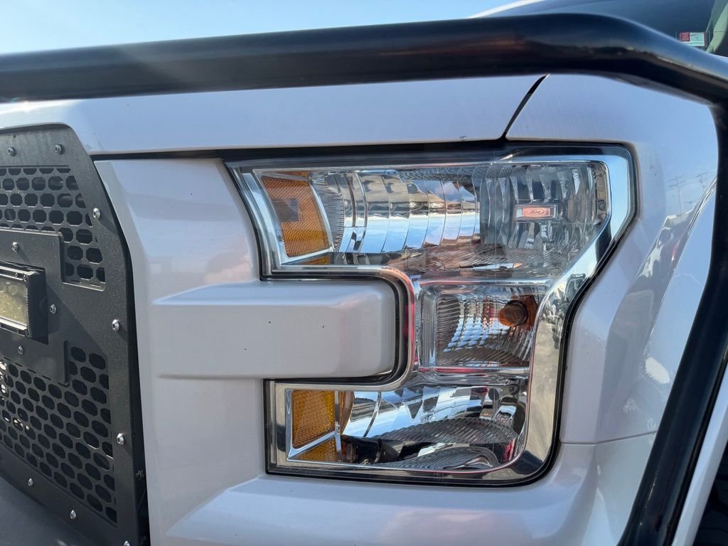 Used 2017 White Ford Lariat image 11