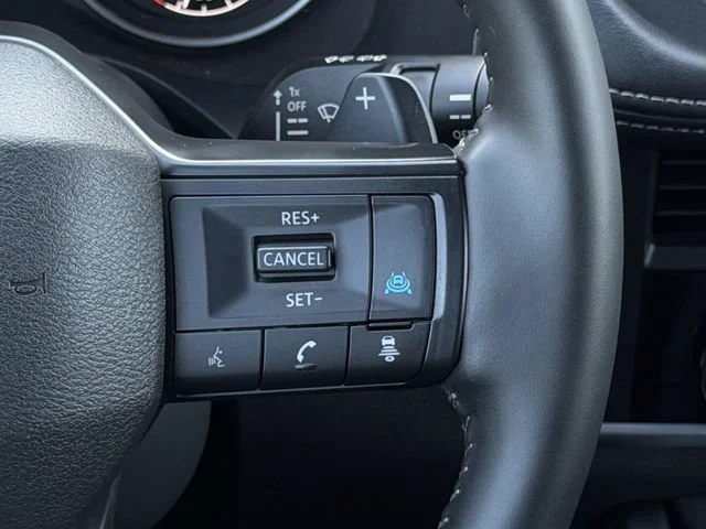 Used 2025 White/off-white Nissan SV FWD image 13
