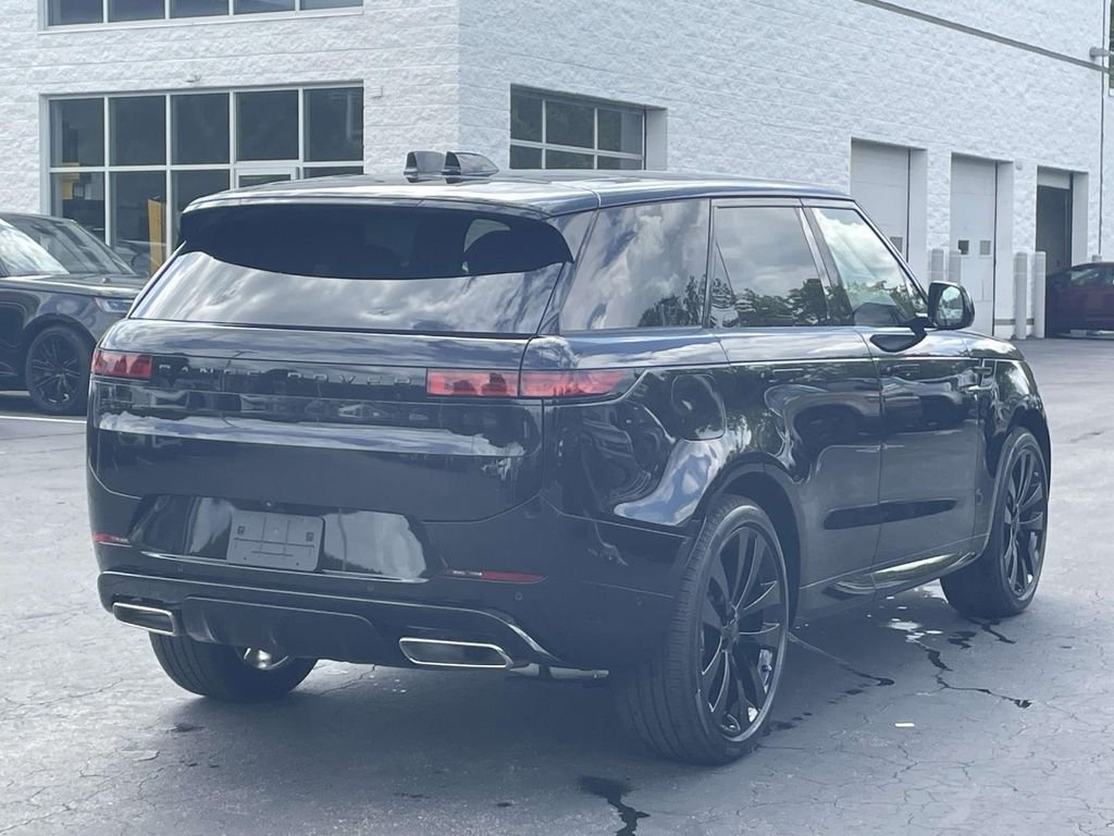 New 2026 Santorini Black Land Rover Dynamic SE image 7
