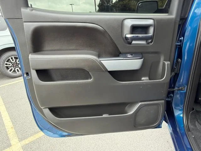 Used 2017 DEEP OCEAN BLUE METALLIC Chevrolet LT image 21