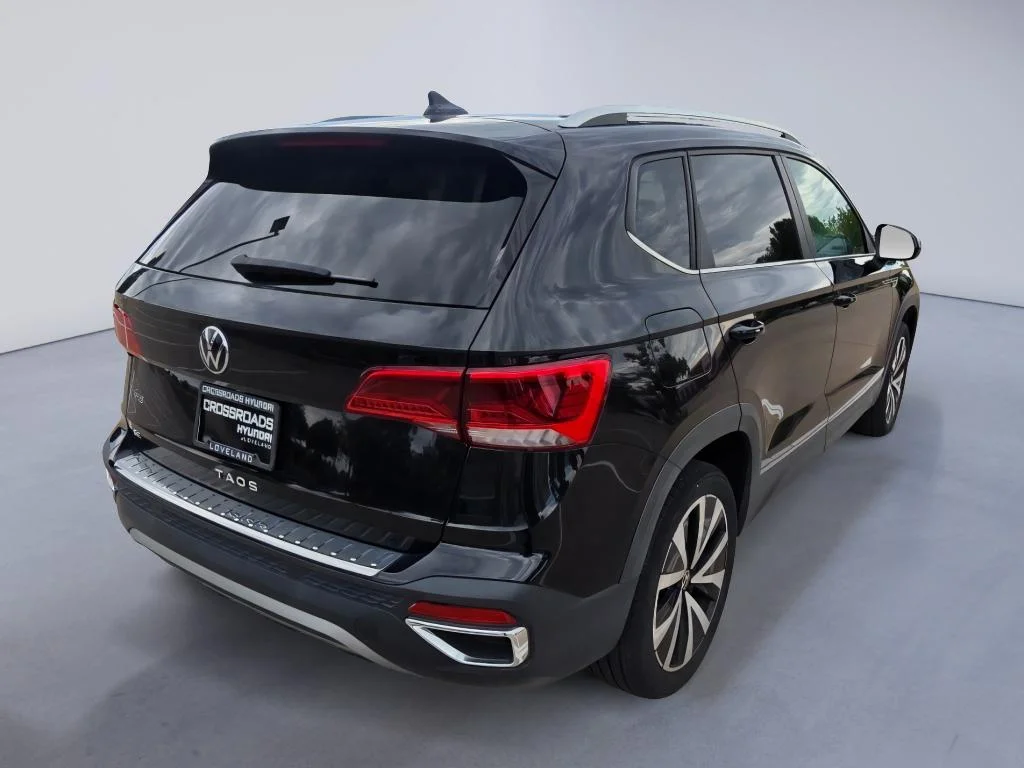 Used 2023 Deep Black Pearl Volkswagen SE image 6