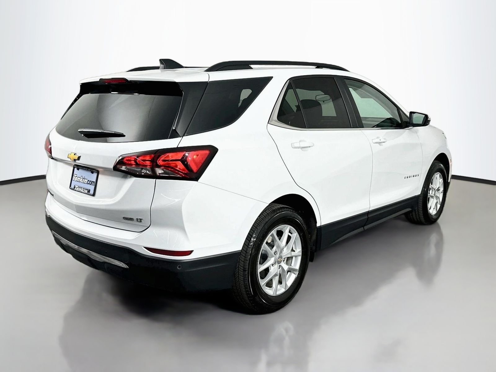 Used 2024 Summit White Chevrolet LT image 8