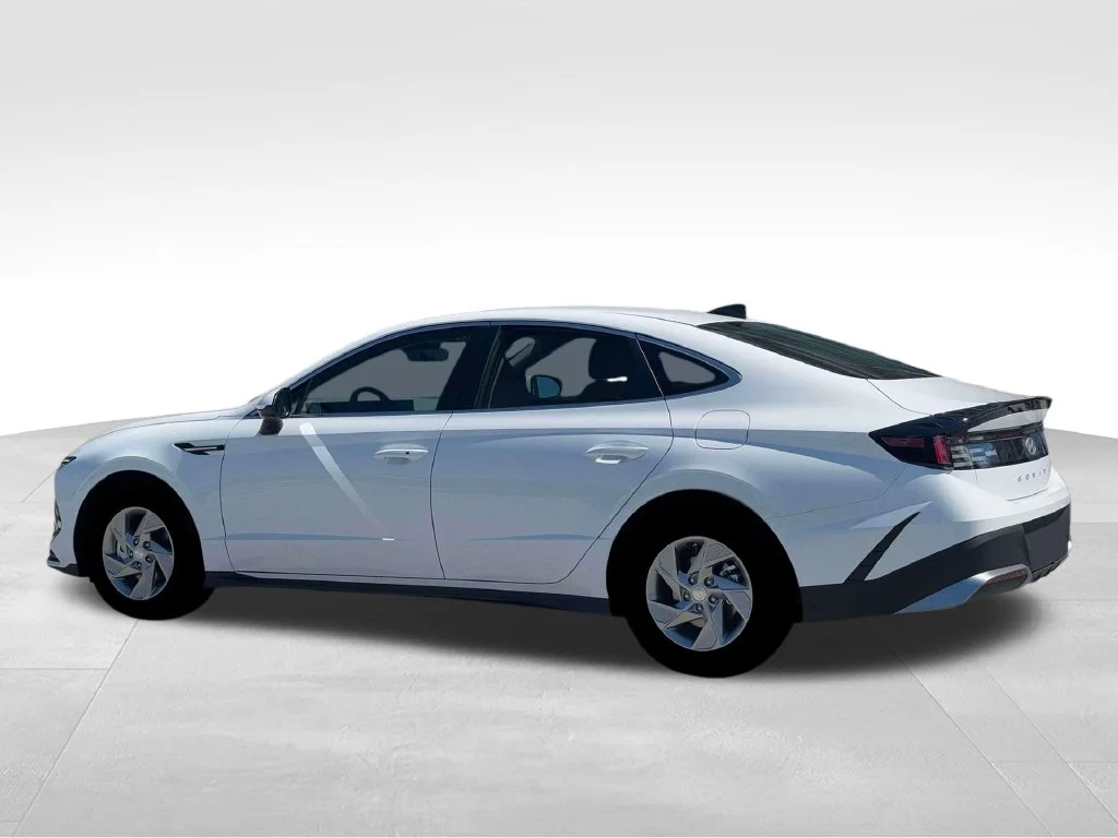 Used 2026 White Hyundai SE image 4