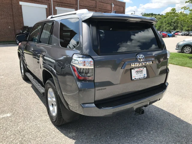 Used 2018 Magnetic Gray Metallic Toyota SR5 Premium image 6