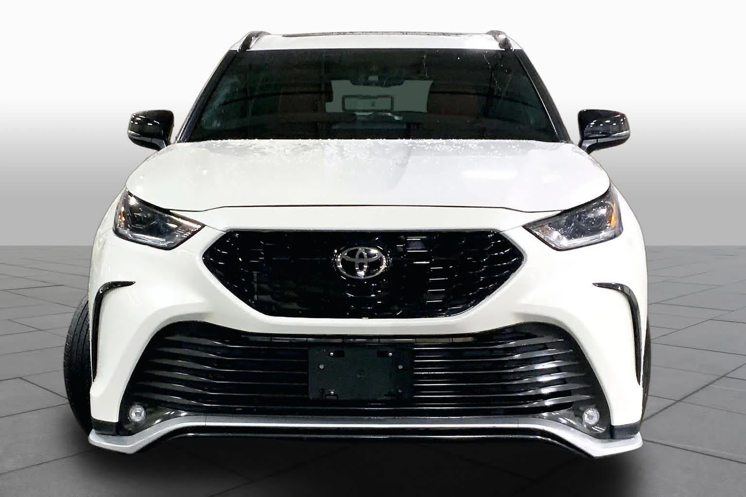 Used 2021 Blizzard Pearl Toyota XSE image 4