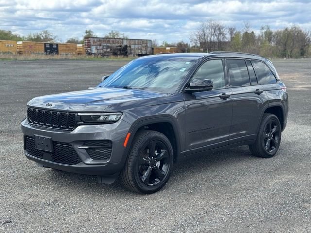 Used 2023 Gray Jeep Altitude X image 1