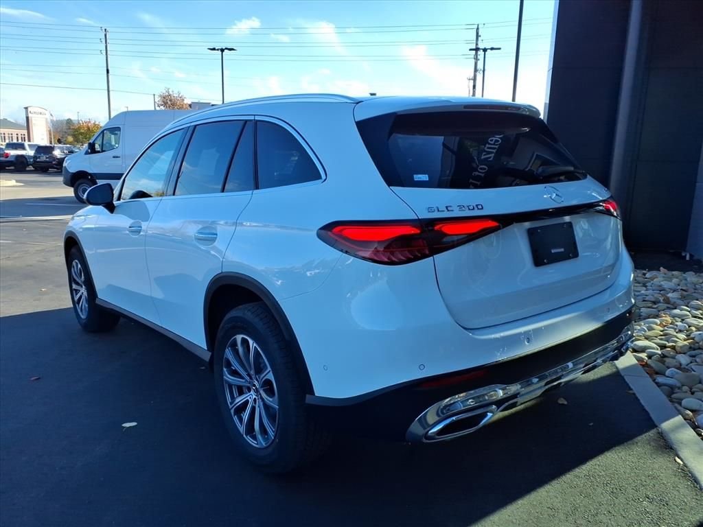 Used 2026 Polar White Mercedes-Benz GLC 300 image 4