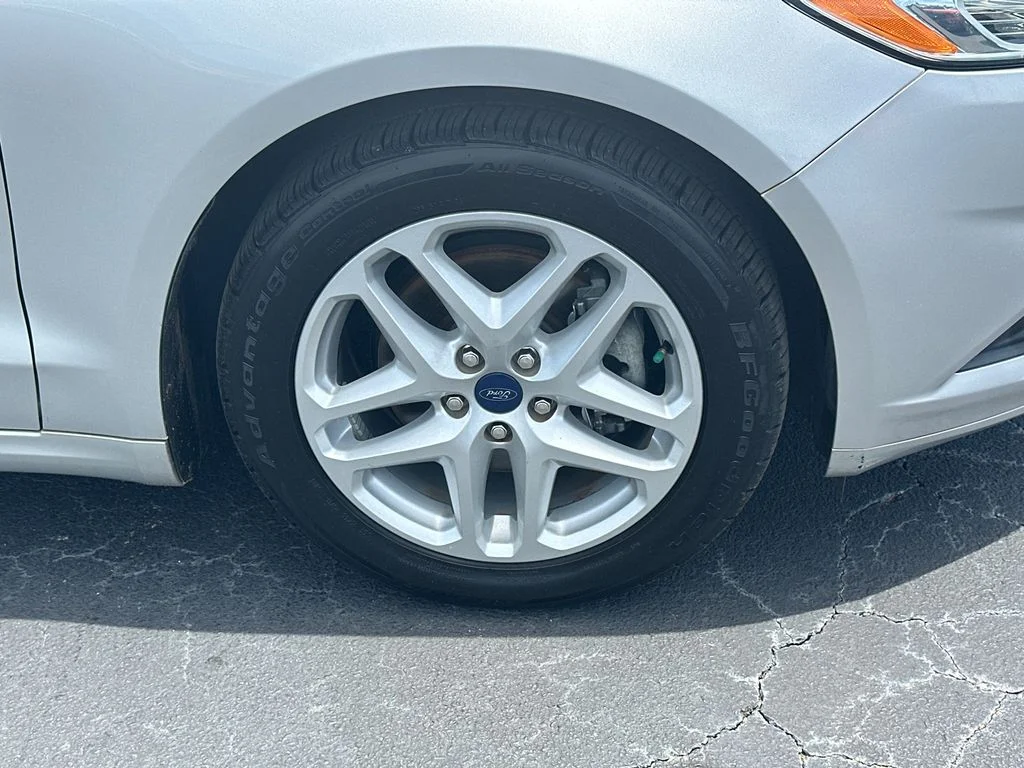 Used 2015 Silver Ford SE image 12