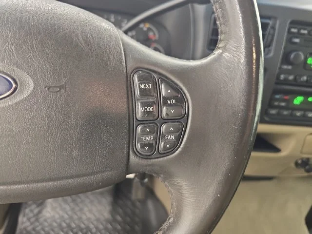 Used 2005 Black Clearcoat Ford Limited image 29