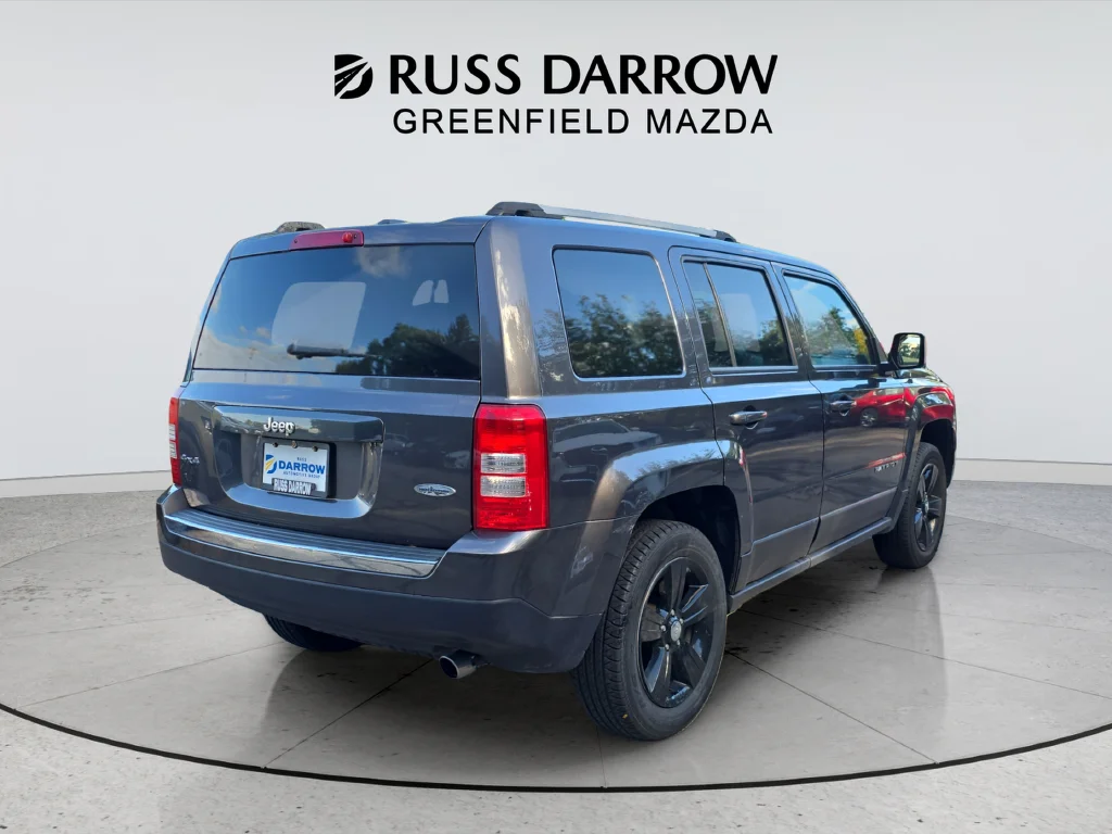 Used 2016 Gray Jeep Latitude image 5