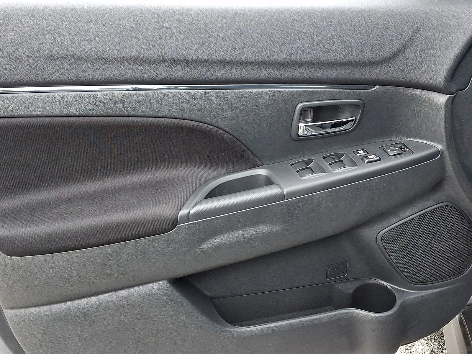 New 2026 Gray Mitsubishi 2.0 LE image 13