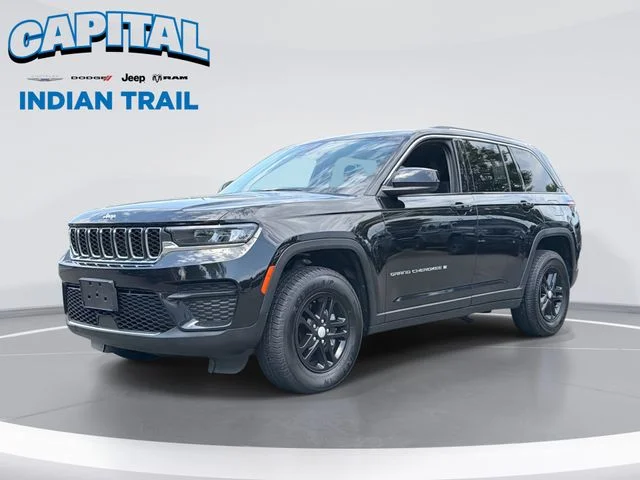 Used 2023 Black Jeep Laredo image 1