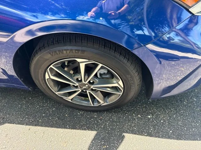 Used 2023 Blue Kia LXS image 5