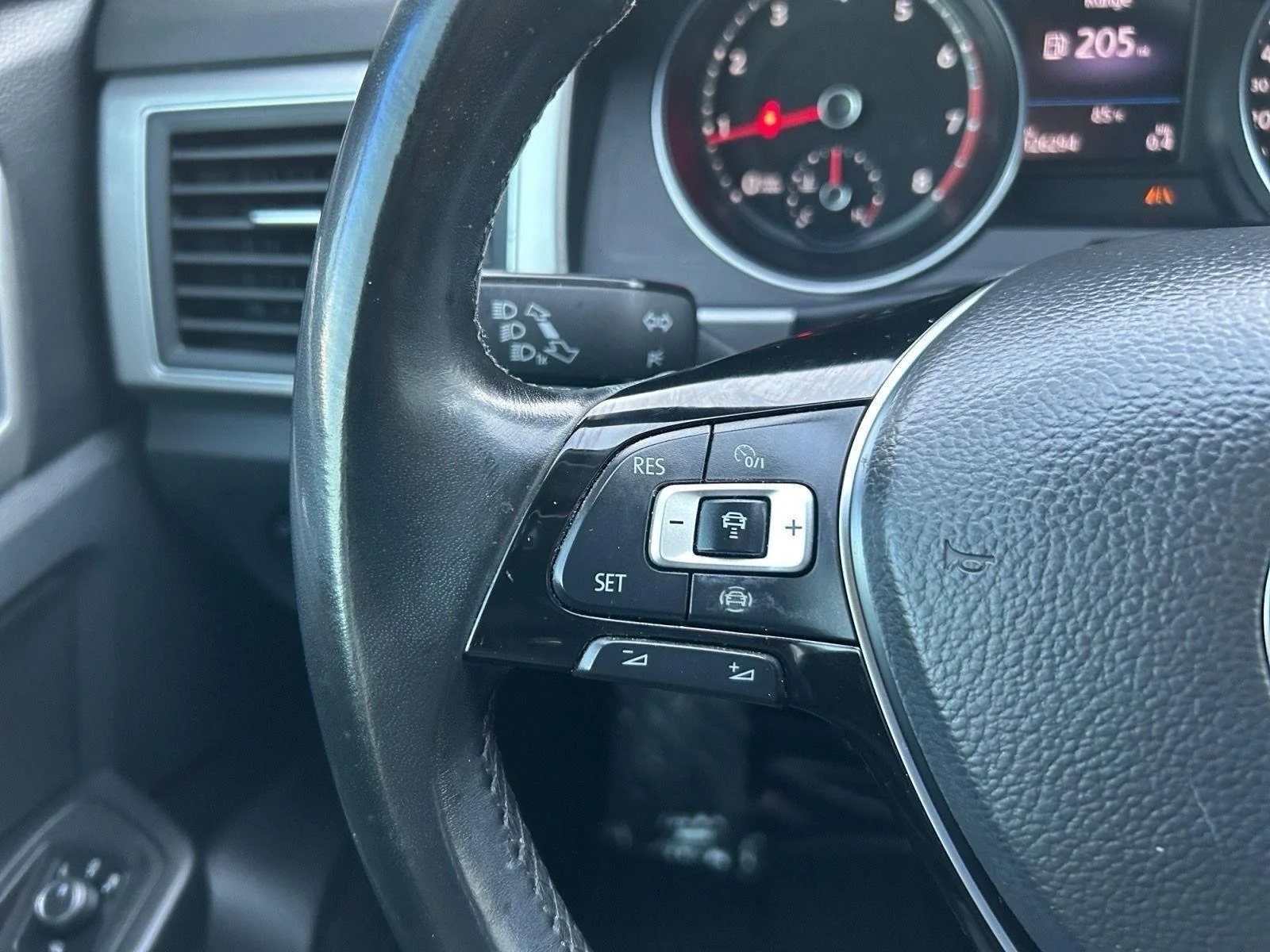 Used 2019 WHITE Volkswagen 3.6L V6 SE w/Technology image 18