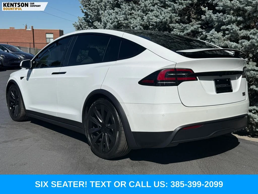 Used 2022 White Tesla Plaid image 6