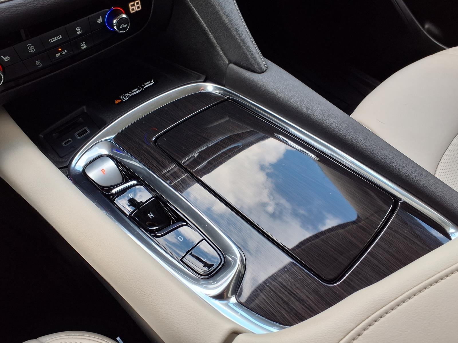Used 2023 White Buick Essence image 5