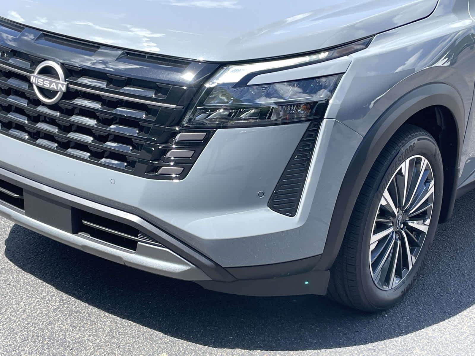 New 2026 Boulder Gray Pearl/Super Black Nissan Platinum image 13