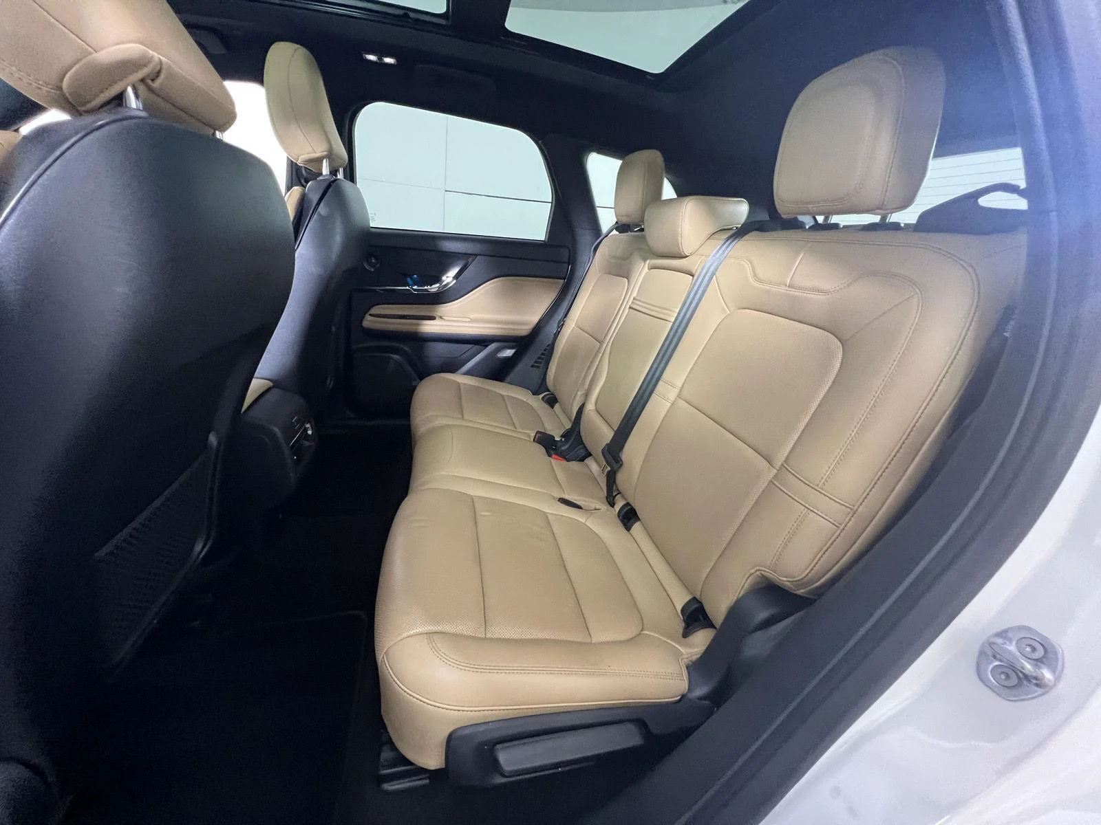 Used 2021 Pristine White Lincoln Reserve image 24