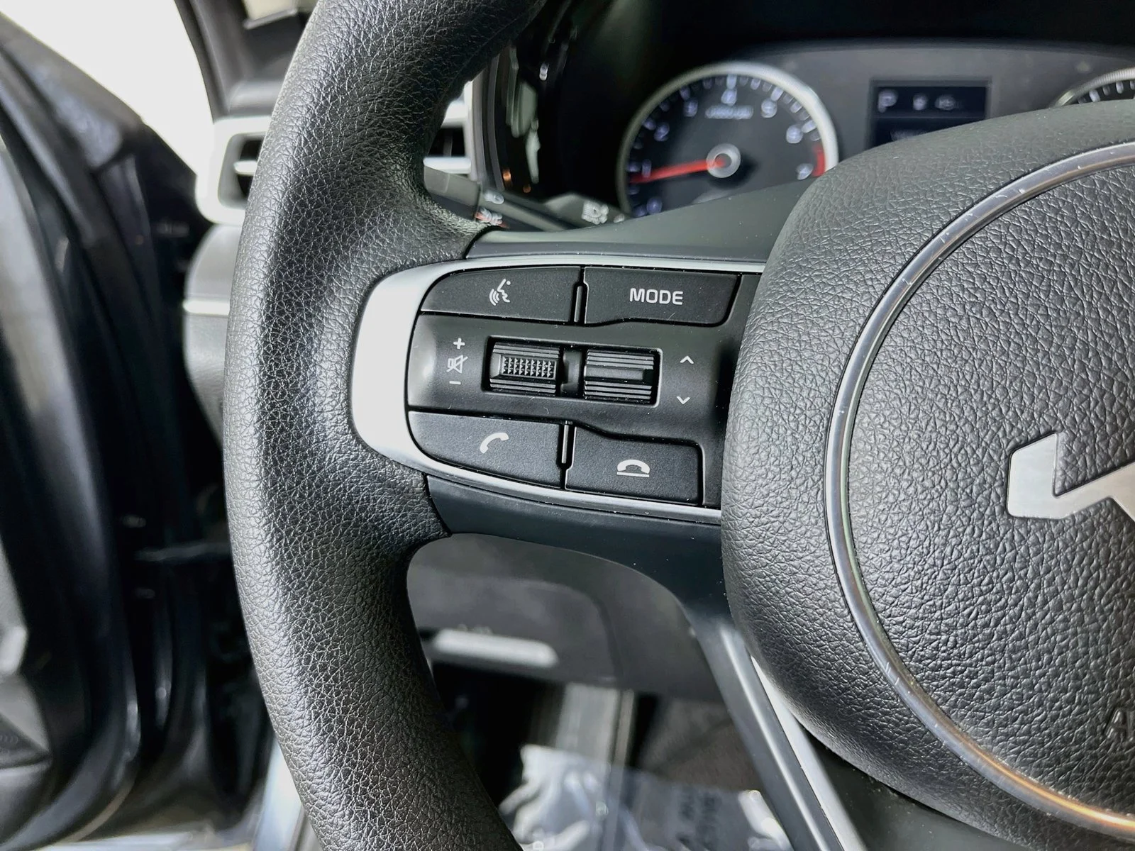 Used 2023 Gray Kia LXS image 13