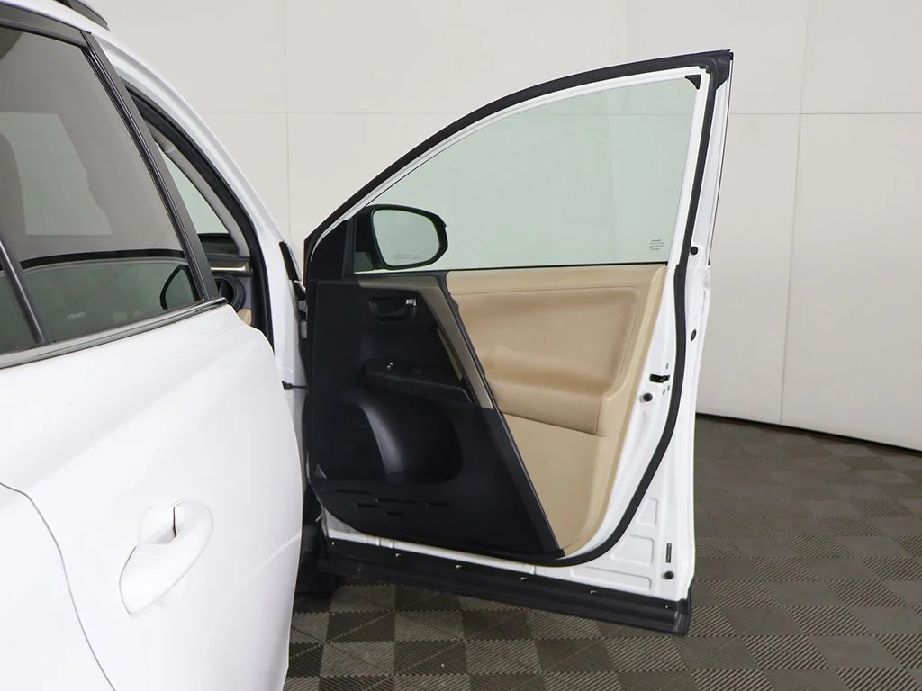 Used 2013 White Toyota LE image 14