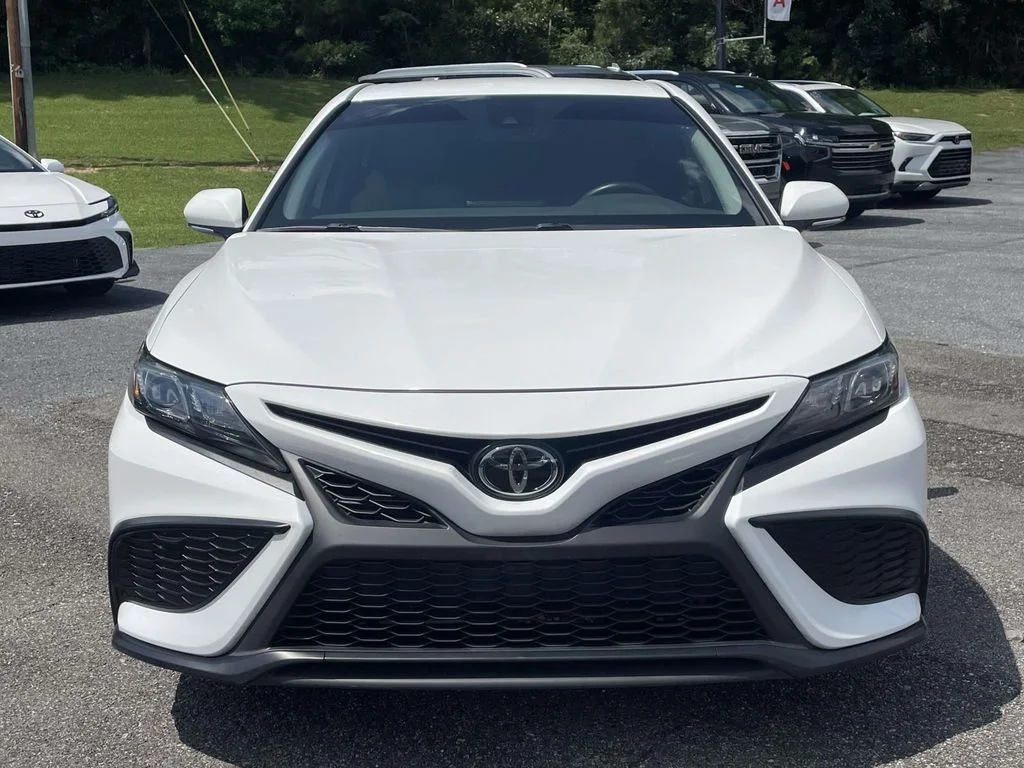 Used 2024 Ice Cap Toyota SE image 6